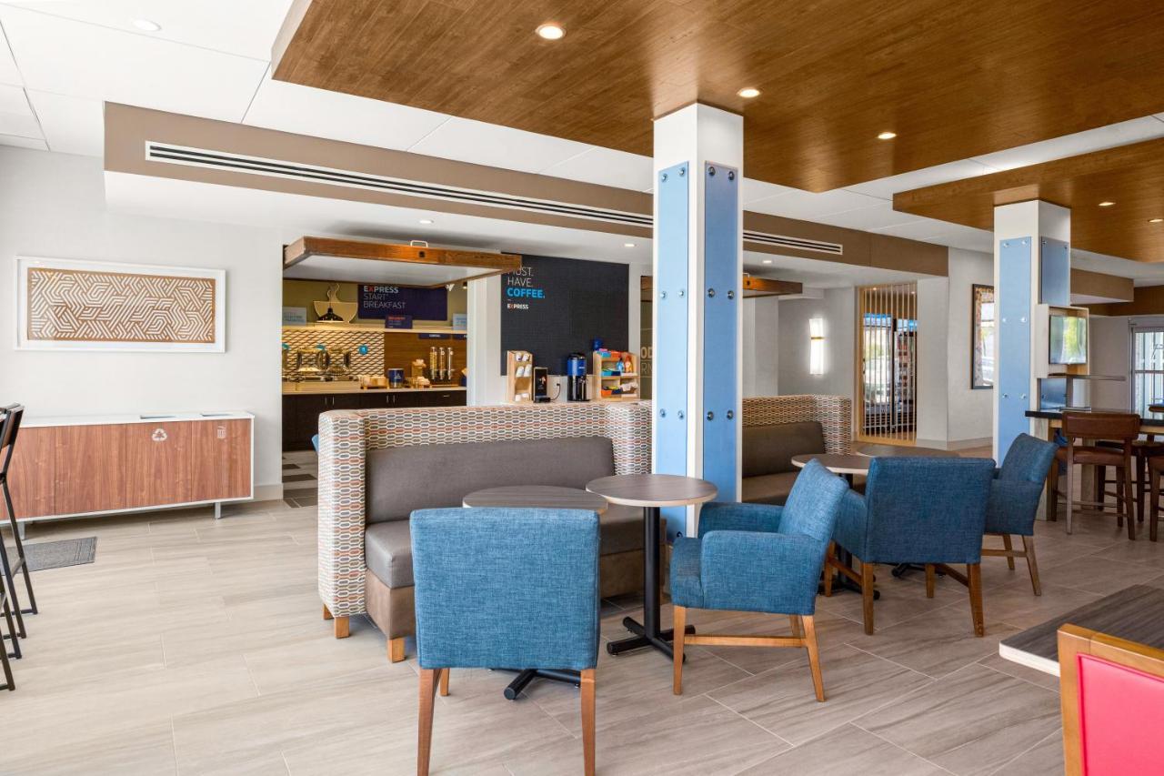 Holiday Inn Express & Suites Sanford - Lake Mary By Ihg מראה חיצוני תמונה